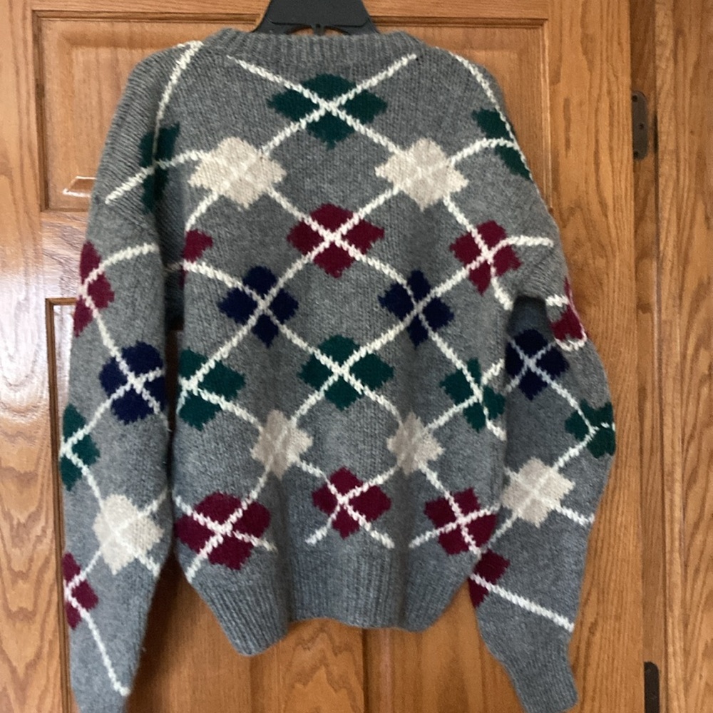 Vintage Lord and Taylor 100% wool gray argyle sweater - Picture 3 of 4